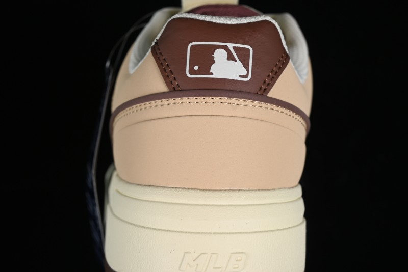 MLB Chunky Liner Basic New York Yankees Thick Sole Casual Sneakers with 6cm Height Increase - 3ASXCA12N43BGS