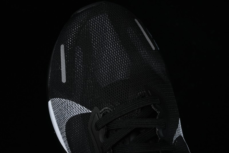 Nike Zoom Fly 6 Running Shoes with Flyknit Material and Carbon Fiber Plate for Superior Elasticity - FN8454-001