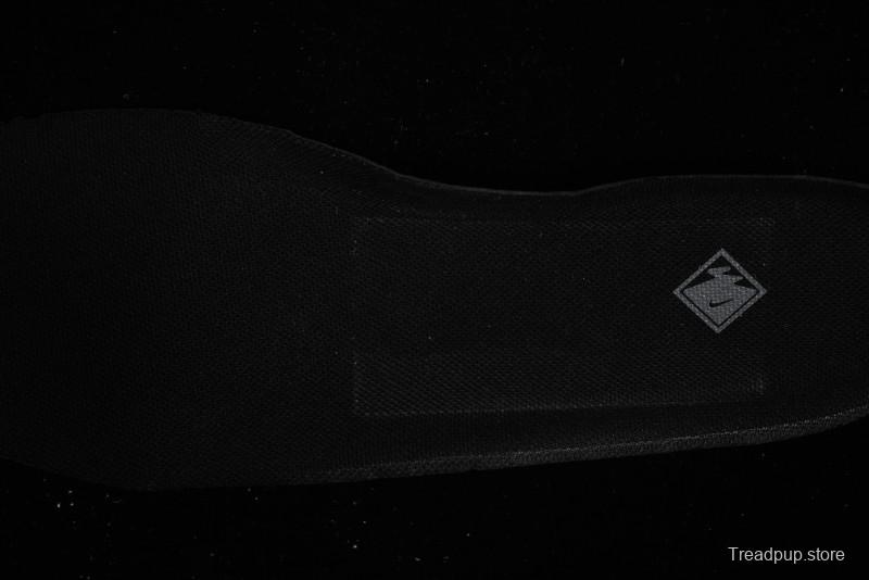 Nike Air Humara Retro Trail Running Shoes with 1990s Outdoor Style - 924464-001