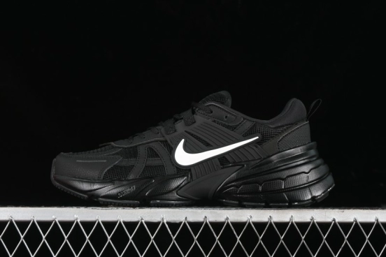 Nike Runtekk Run Retro Low-Top Running Shoes with Cushlon Midsole and Anti-Slip Design - HQ1582-001