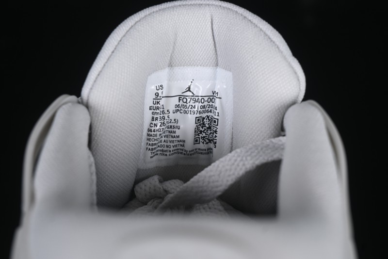 Nike Air Jordan 4 Remastered Sneakers with Textile Mesh Leather and Suede Upper - FQ7940-001