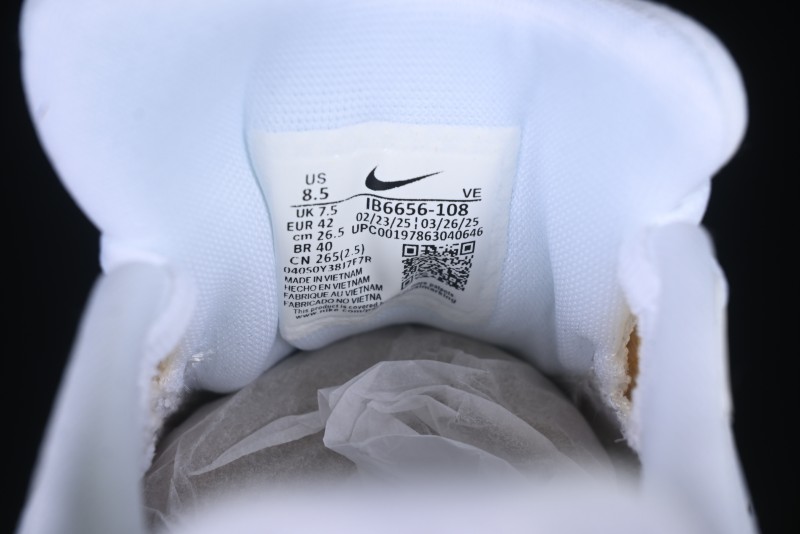 Nike Air Zoom Running Shoes - White/Coral Gradient