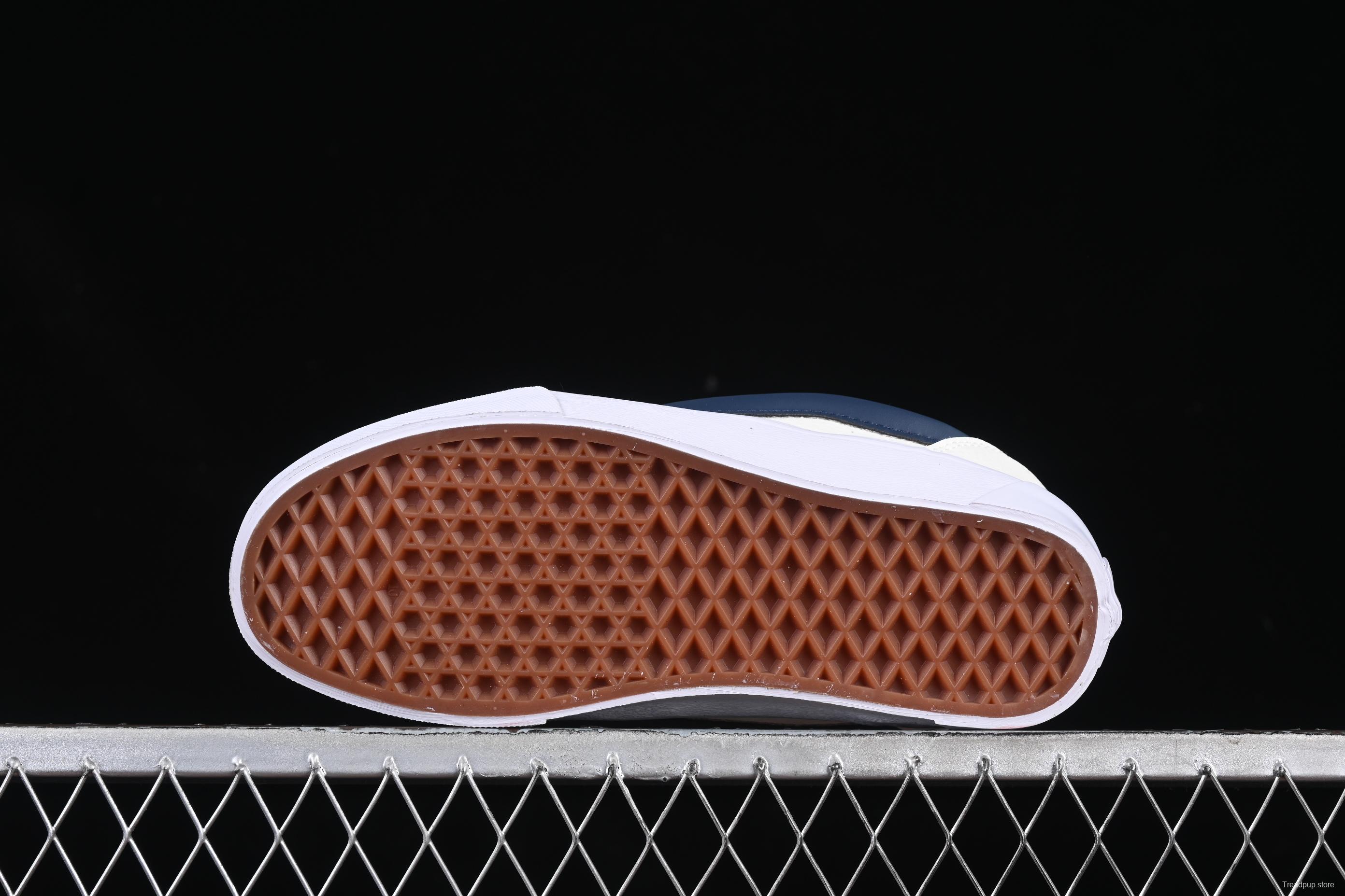 Vans Knu Skool Low Top Retro Chunky Sneakers with Oversized Logo - VN0009QC377