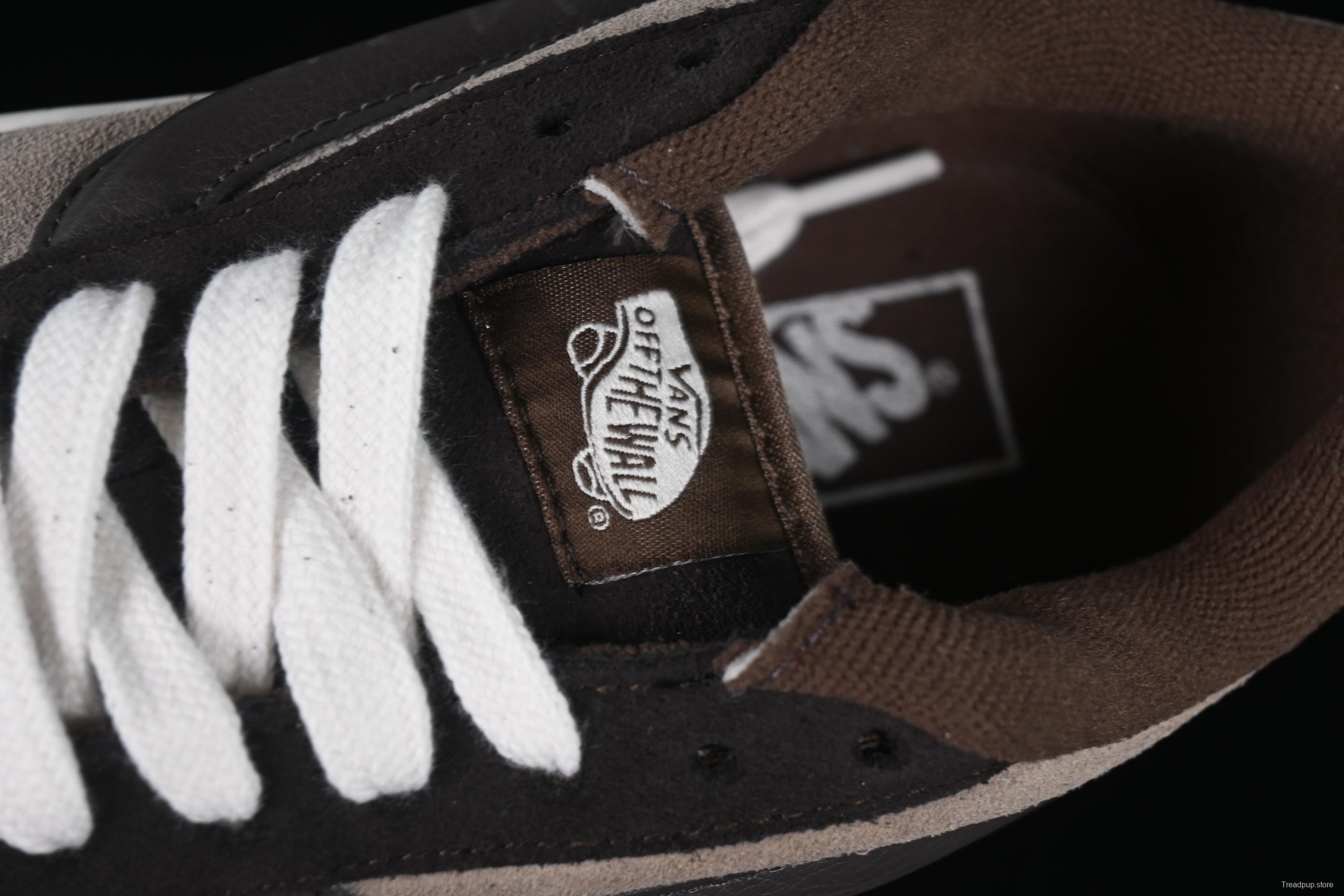 Vans Knu Skool Low-Top Retro Chunky Sneakers with Oversized Logo - VN0009QC2LN