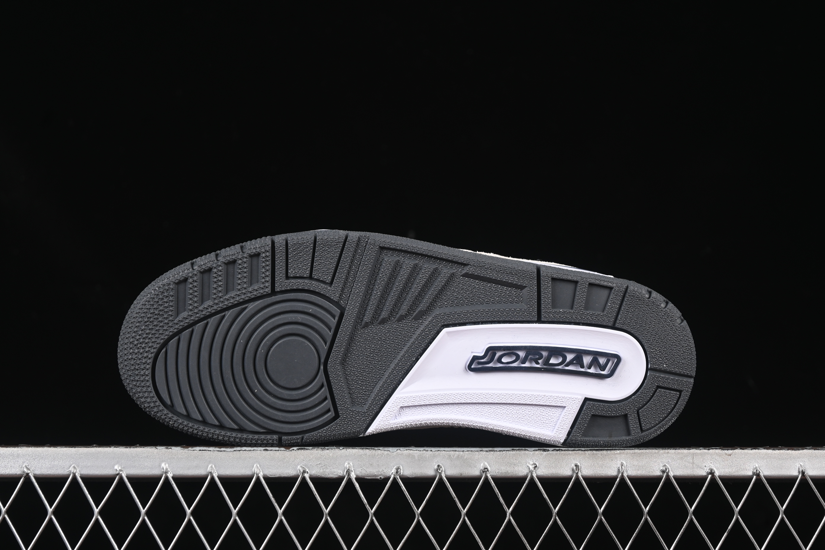 Nike Air Jordan Legacy 312 Low Sneakers with Velcro Strap and Triple Design - CD7069-124