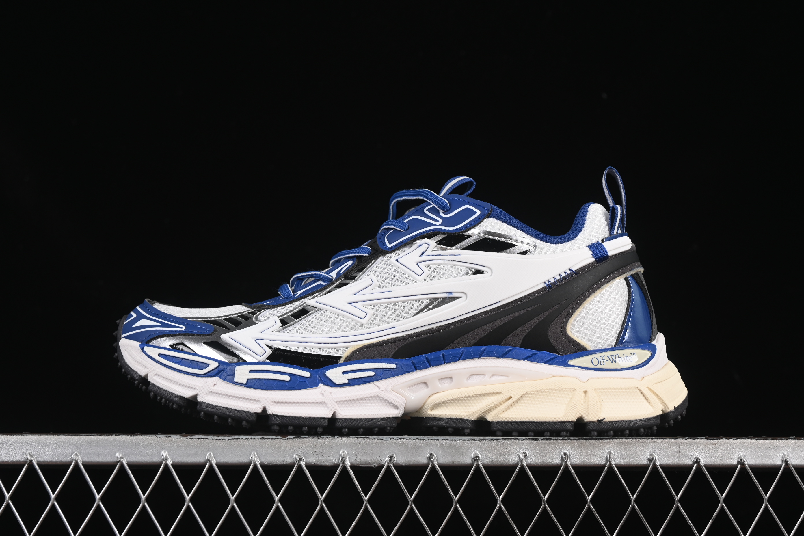Off-White Be Right Low-Top Lifestyle Sneakers in White Blue - X.E5
