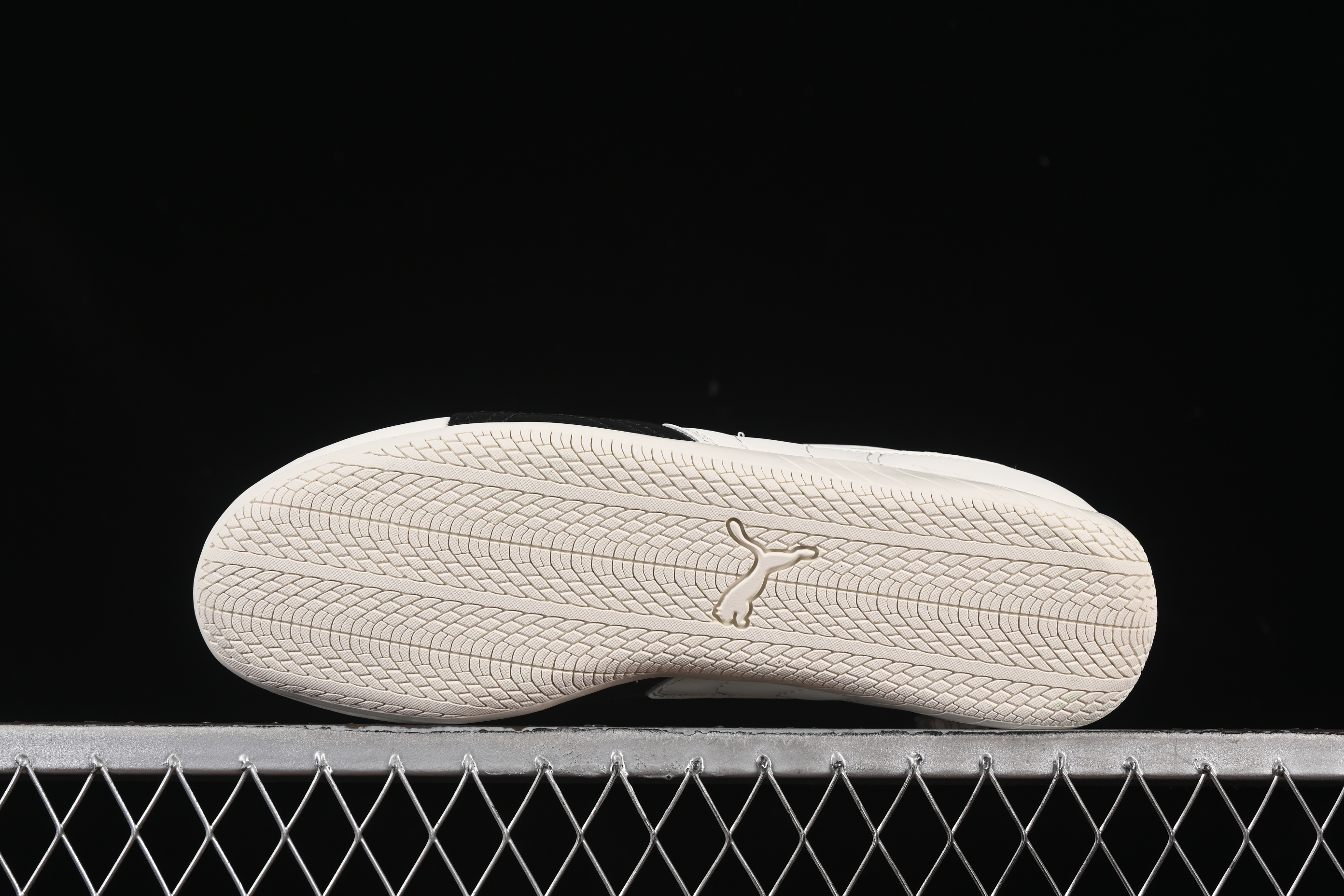 Puma Speedcat Lifestyle Low-Top Sneakers for Racing Enthusiasts - 401603-02