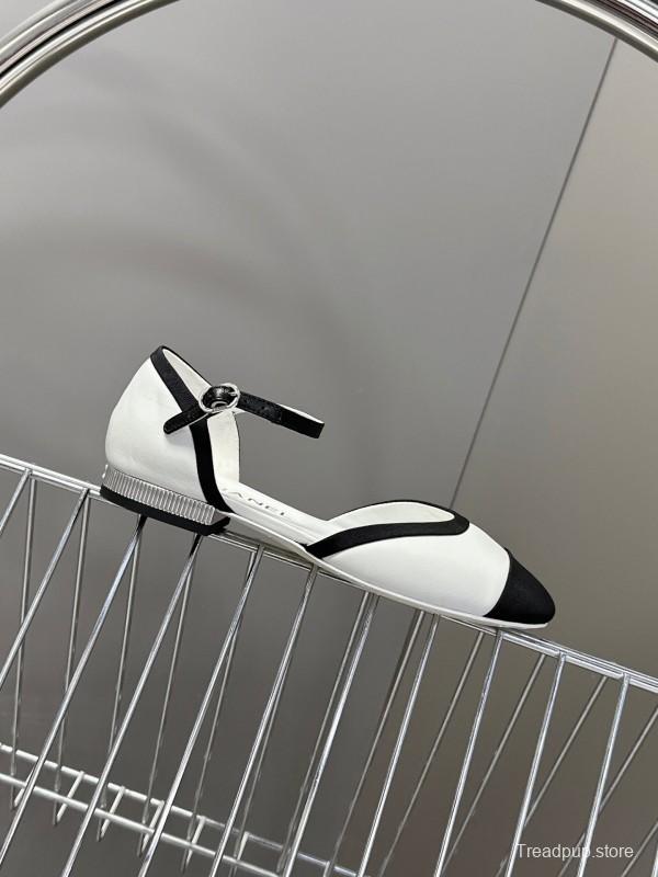 2025 Women Chanel White Black Leather Sandals