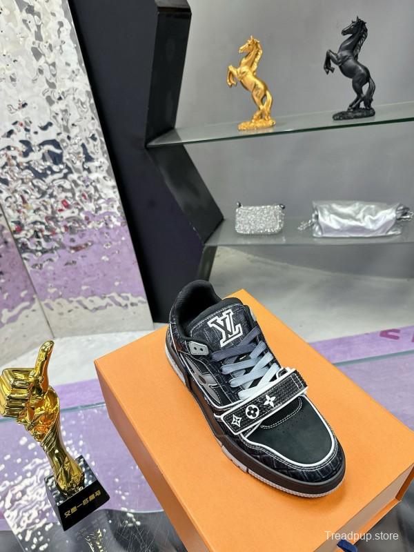 2024 Men Louis Vuitton Black White Leather Suede LV Trainer Sneakers