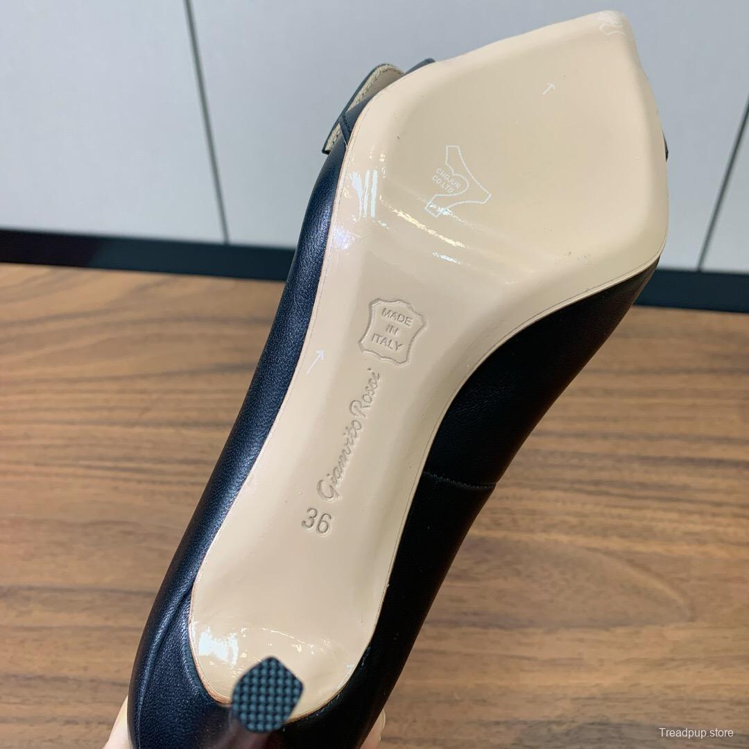 2025 Women Gianvito Rossi Black Leather Pointed Toe Buckle Pumps KFY00300