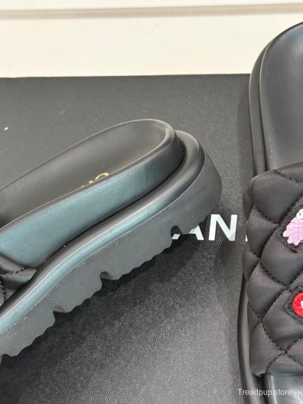 2025 Slippers Chanel Black Silk Women Slippers Embroidered KFY00260