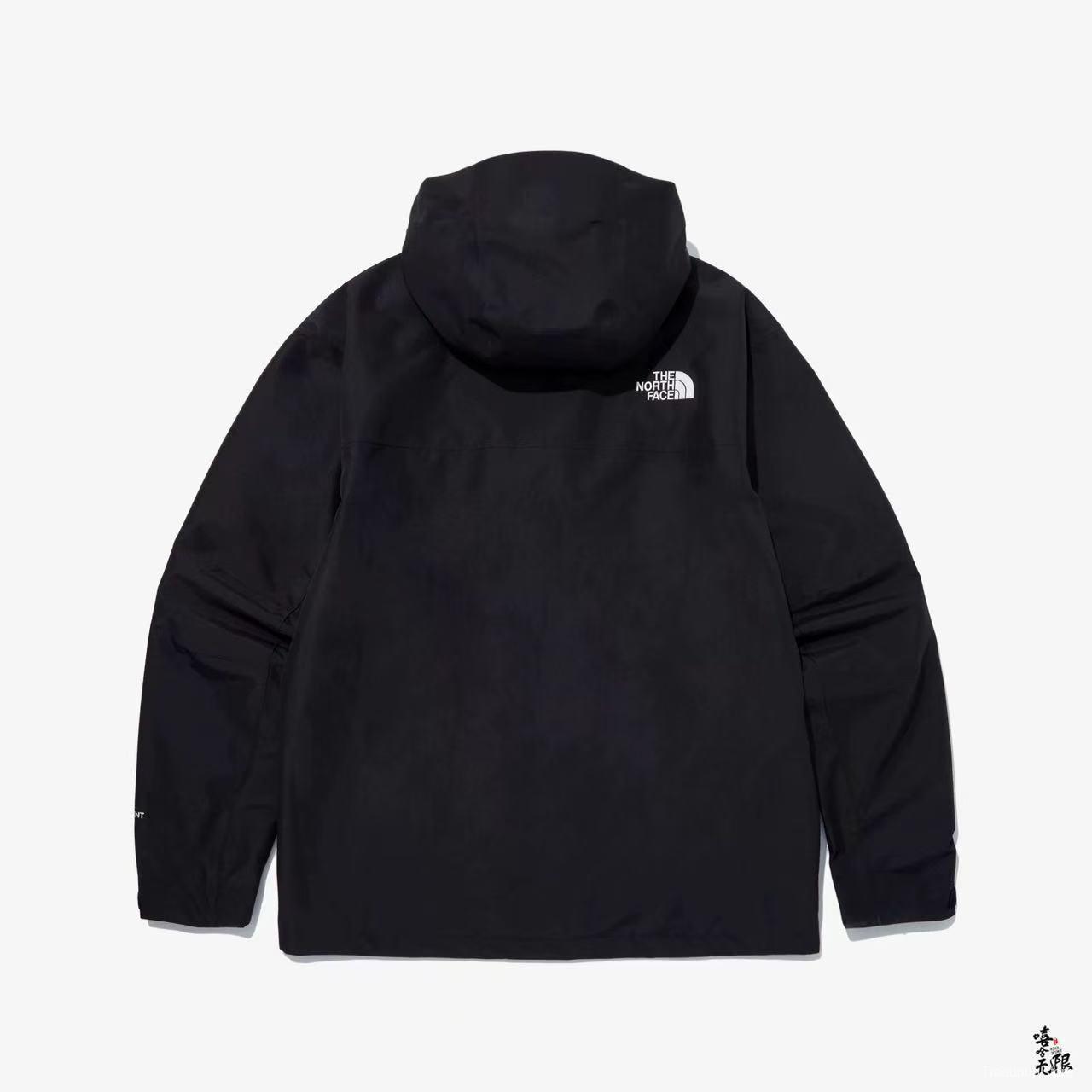 2025 The North Face Summit Series Technical Jacket - Cream/Black Colorblock with Dual-Zip Design