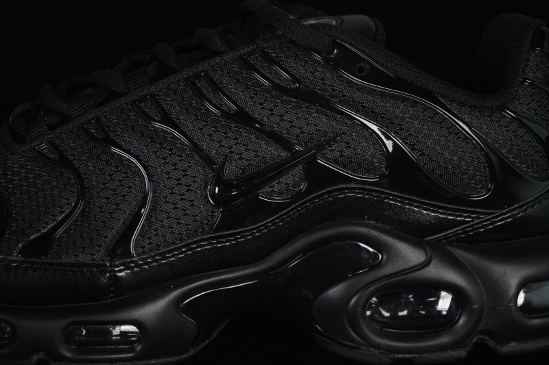 Nike Air Max Plus Retro Running Shoes with Air Cushion Technology - 604133-050