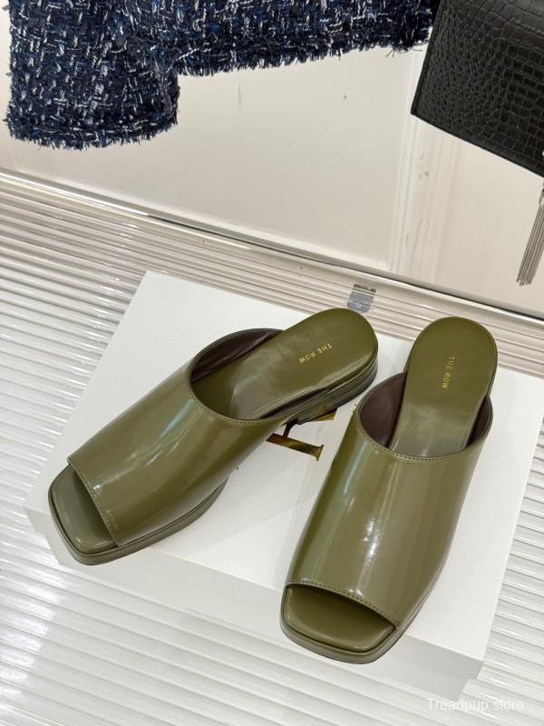 The Row 2025/SS Platform Slides - KFY00280